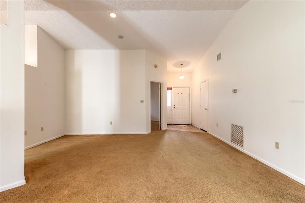 Active With Contract: $229,000 (3 beds, 2 baths, 1488 Square Feet)