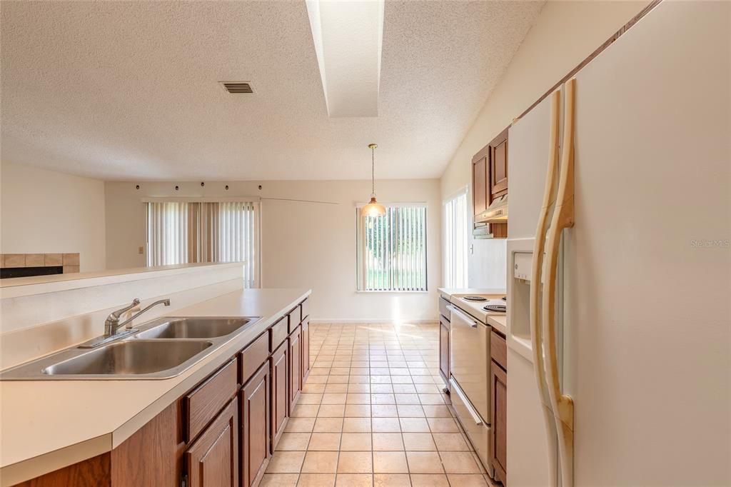 Active With Contract: $229,000 (3 beds, 2 baths, 1488 Square Feet)