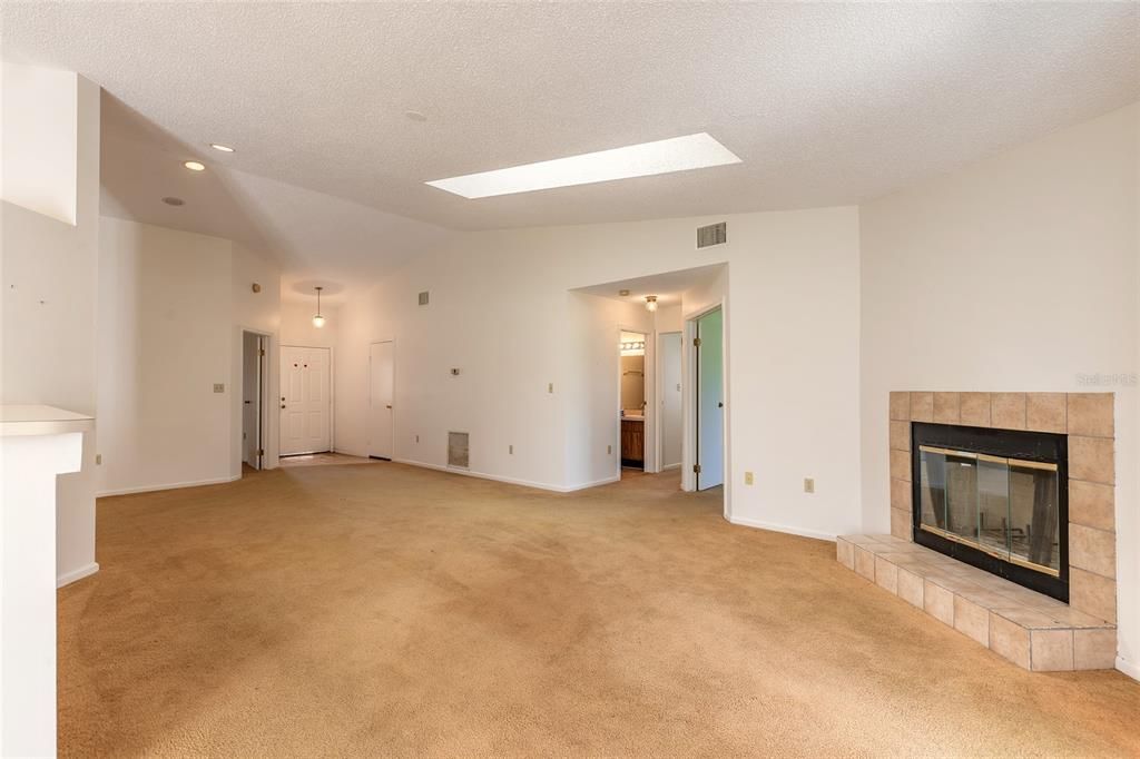 Active With Contract: $229,000 (3 beds, 2 baths, 1488 Square Feet)