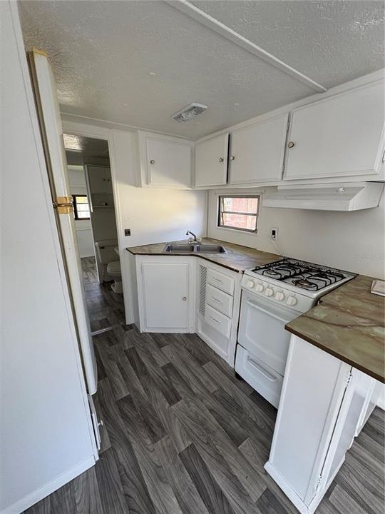 На продажу: $14,900 (1 спален, 1 ванн, 450 Квадратных фут)