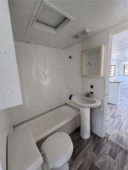 На продажу: $14,900 (1 спален, 1 ванн, 450 Квадратных фут)