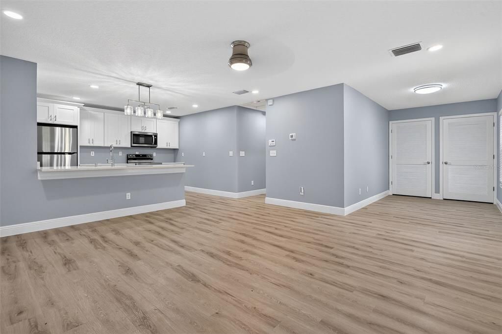 For Rent: $1,850 (1 beds, 1 baths, 900 Square Feet)