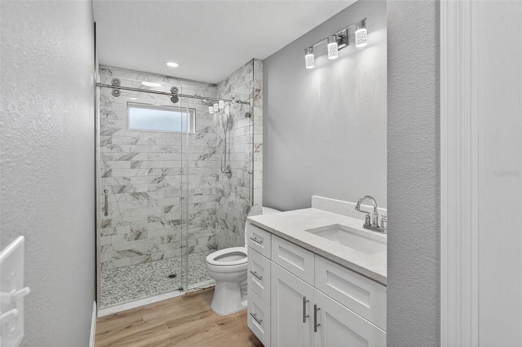 For Rent: $1,850 (1 beds, 1 baths, 900 Square Feet)