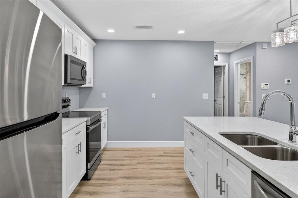 For Rent: $1,850 (1 beds, 1 baths, 900 Square Feet)