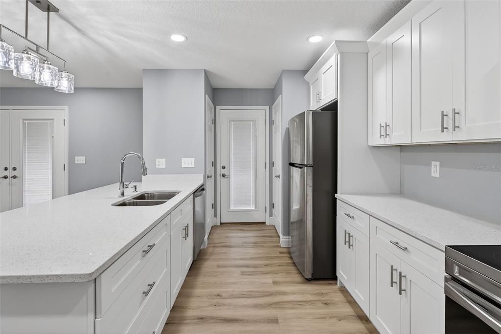 For Rent: $1,850 (1 beds, 1 baths, 900 Square Feet)