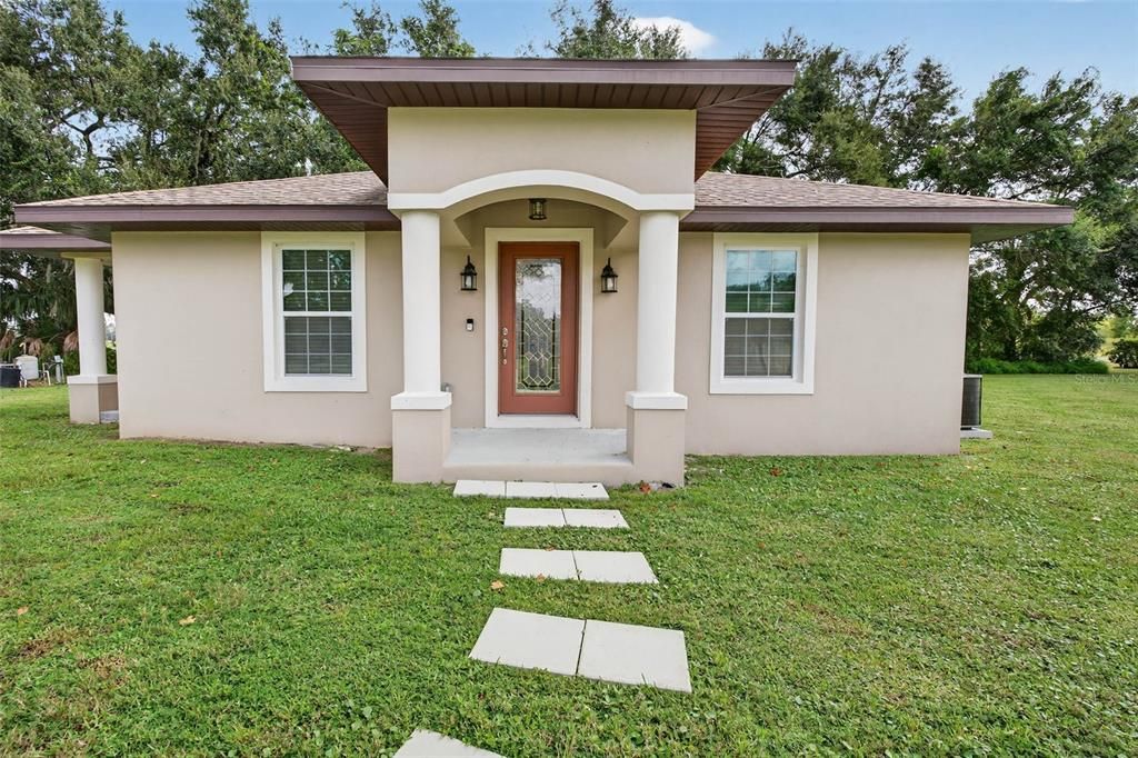 For Rent: $1,850 (1 beds, 1 baths, 900 Square Feet)