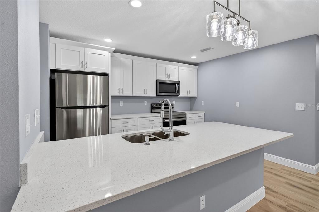 For Rent: $1,850 (1 beds, 1 baths, 900 Square Feet)