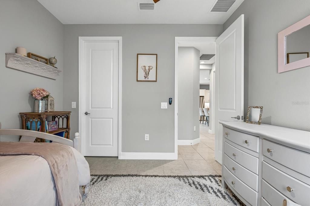 Под контрактом: $499,000 (3 спален, 2 ванн, 1812 Квадратных фут)