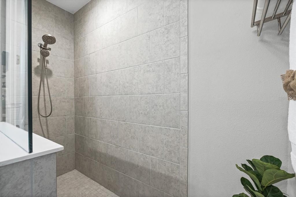 Под контрактом: $499,000 (3 спален, 2 ванн, 1812 Квадратных фут)