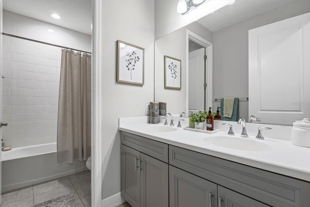 Под контрактом: $499,000 (3 спален, 2 ванн, 1812 Квадратных фут)