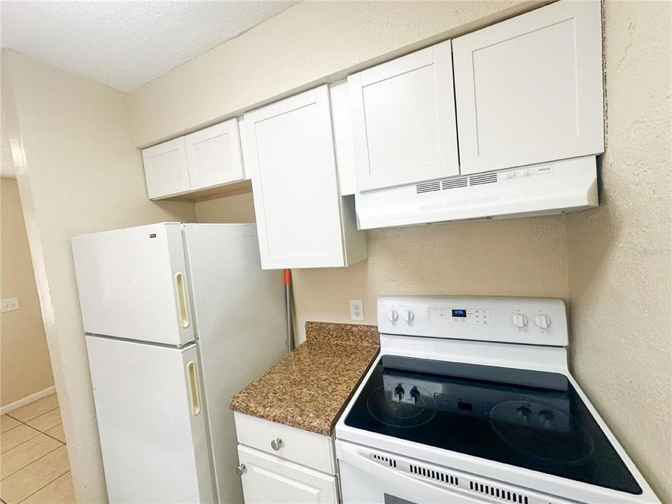 For Rent: $1,200 (3 beds, 2 baths, 1002 Square Feet)