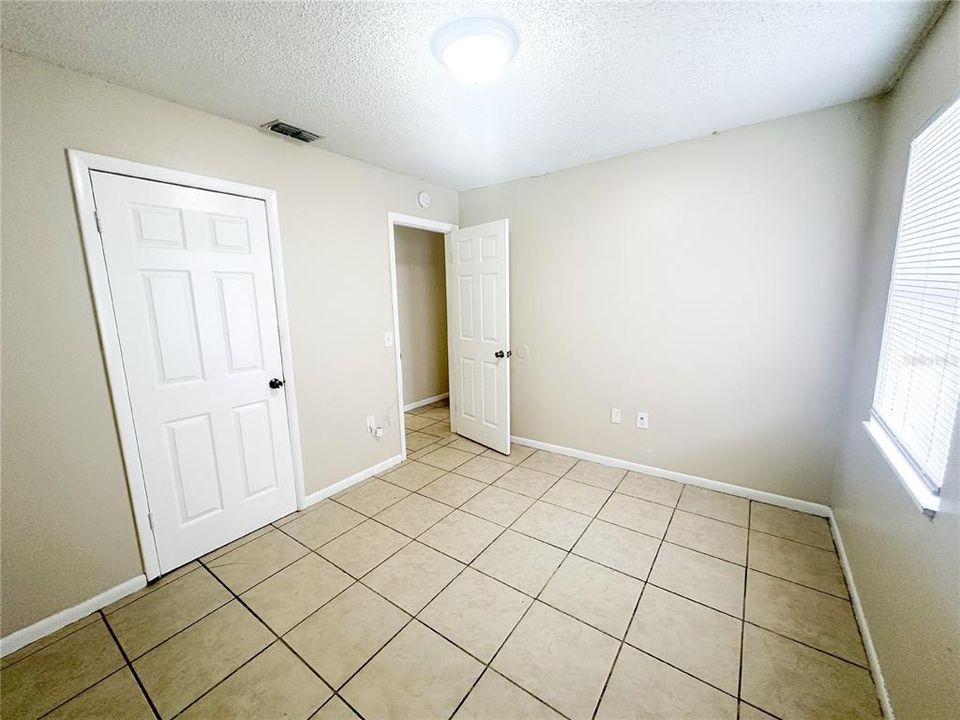 For Rent: $1,200 (3 beds, 2 baths, 1002 Square Feet)
