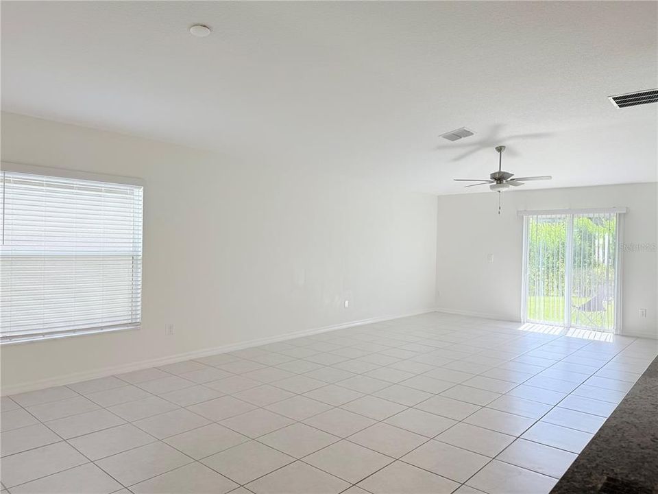 出租: $2,550 (4 贝兹, 2 浴室, 1817 平方英尺)