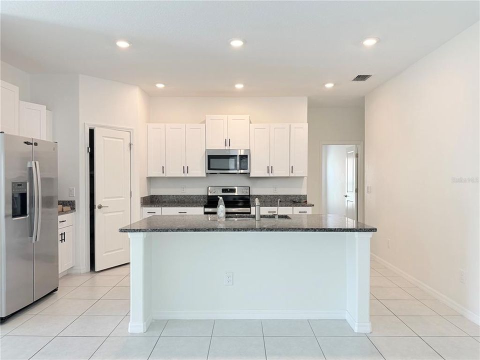 出租: $2,550 (4 贝兹, 2 浴室, 1817 平方英尺)