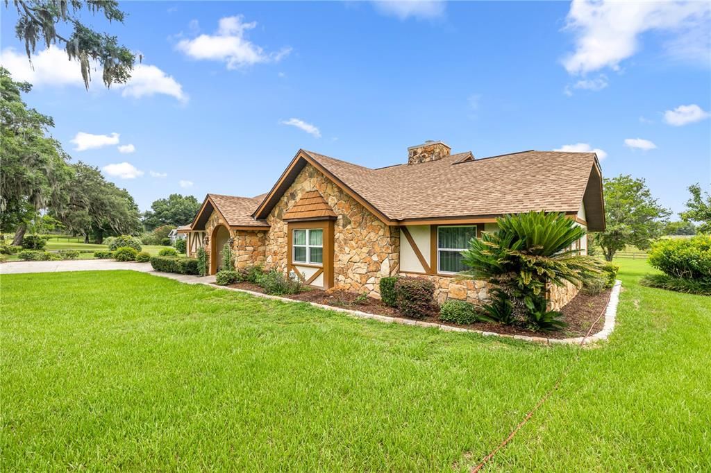 For Sale: $627,500 (4 beds, 2 baths, 2832 Square Feet)