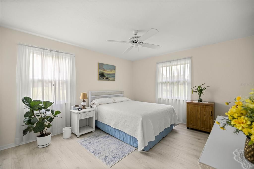 For Sale: $627,500 (4 beds, 2 baths, 2832 Square Feet)