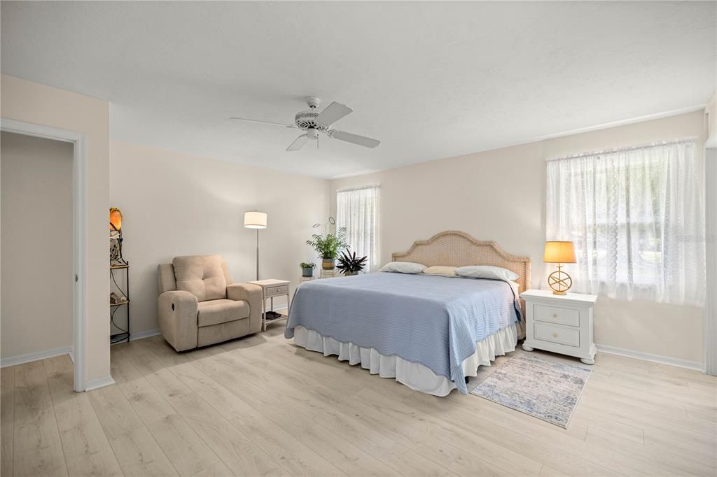 For Sale: $627,500 (4 beds, 2 baths, 2832 Square Feet)