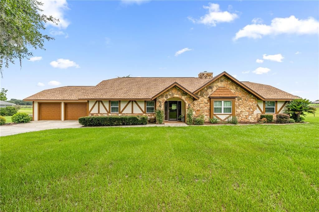 For Sale: $627,500 (4 beds, 2 baths, 2832 Square Feet)