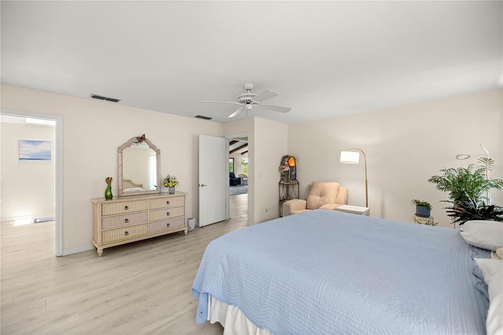 For Sale: $627,500 (4 beds, 2 baths, 2832 Square Feet)