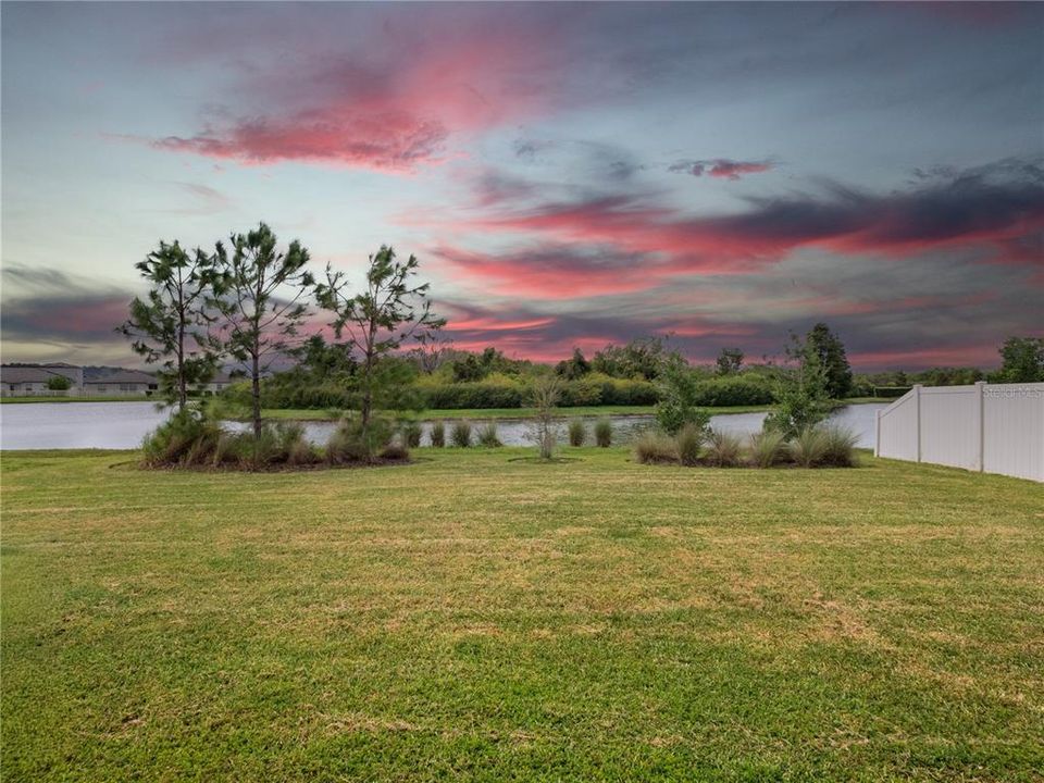 Activo con contrato: $395,000 (4 camas, 2 baños, 2655 Pies cuadrados)