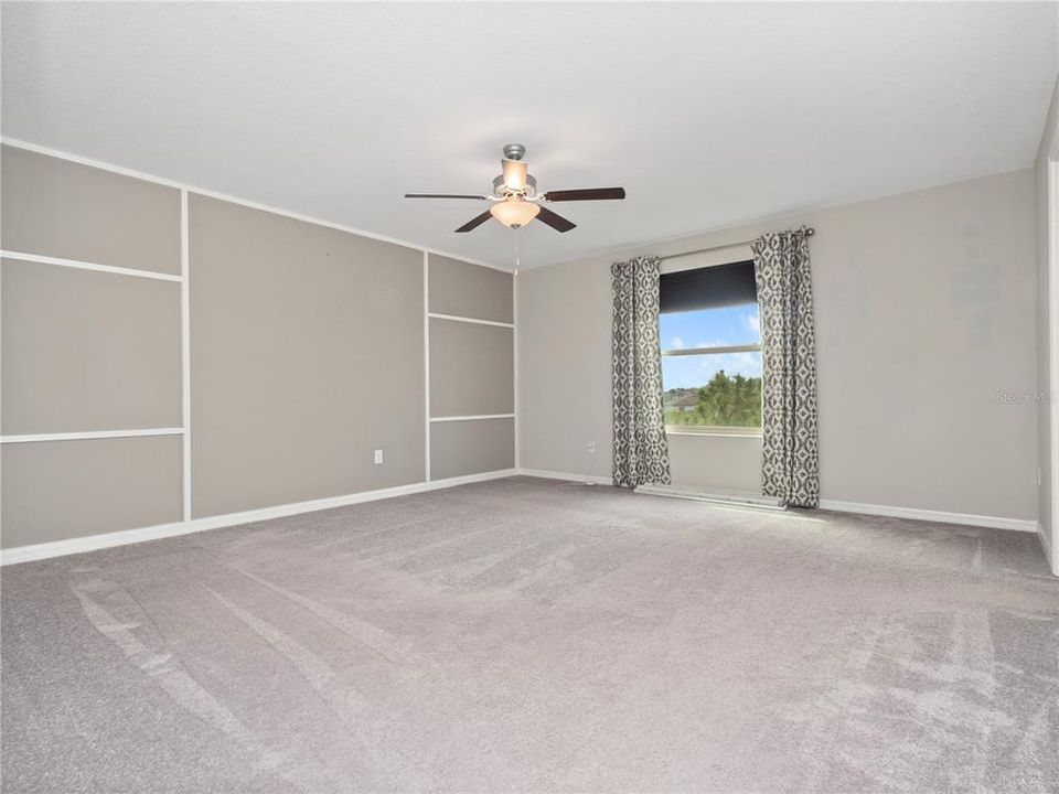 Activo con contrato: $395,000 (4 camas, 2 baños, 2655 Pies cuadrados)