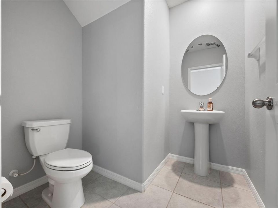 Activo con contrato: $395,000 (4 camas, 2 baños, 2655 Pies cuadrados)