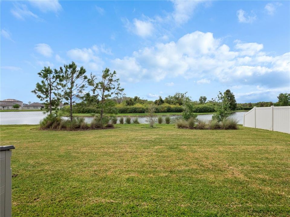 Activo con contrato: $395,000 (4 camas, 2 baños, 2655 Pies cuadrados)