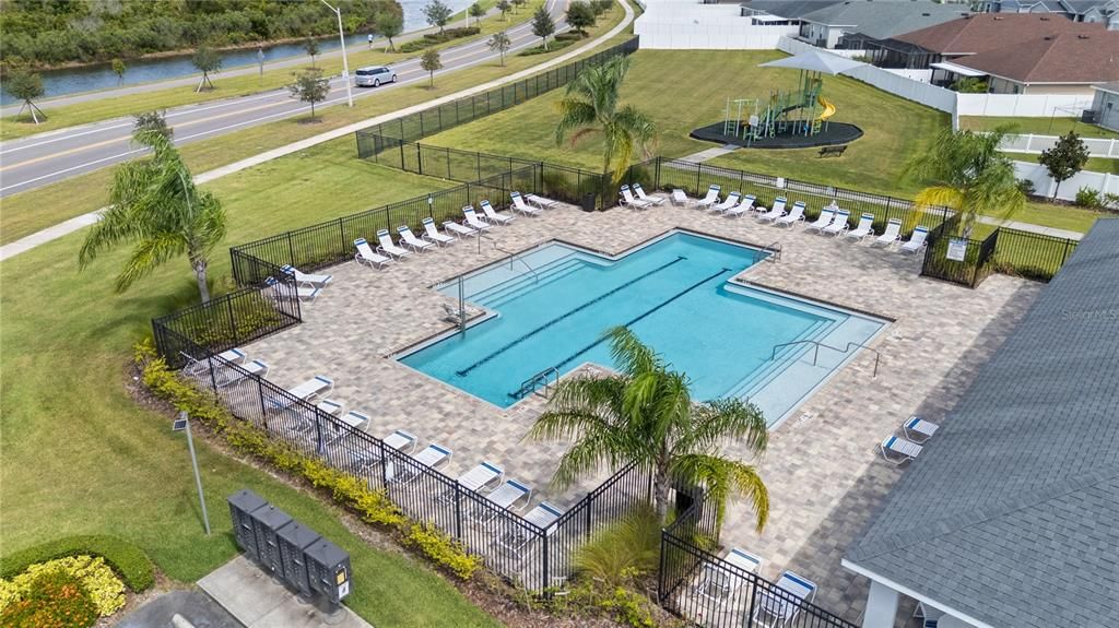 Activo con contrato: $395,000 (4 camas, 2 baños, 2655 Pies cuadrados)