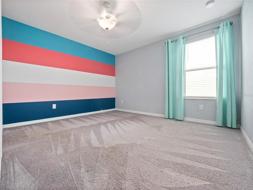 Activo con contrato: $395,000 (4 camas, 2 baños, 2655 Pies cuadrados)