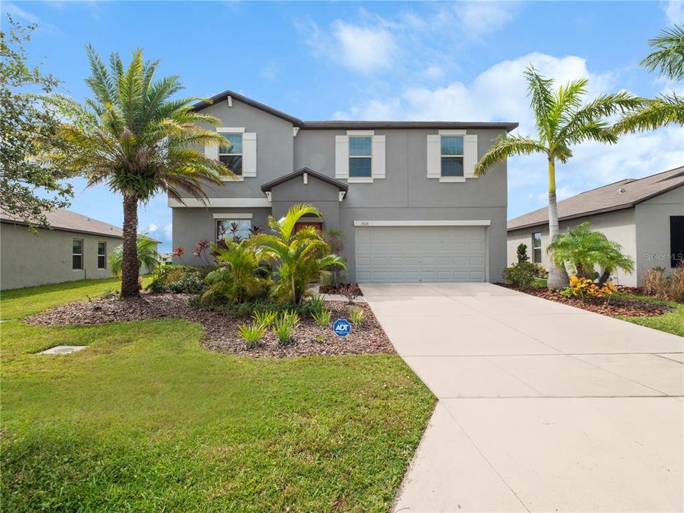 Activo con contrato: $395,000 (4 camas, 2 baños, 2655 Pies cuadrados)