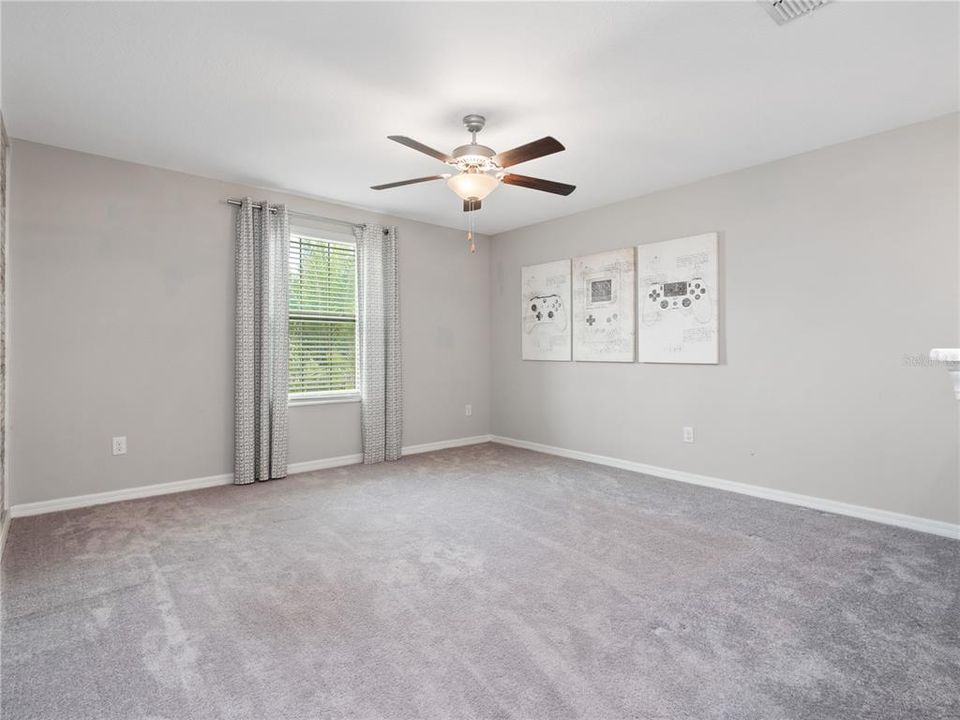 Activo con contrato: $395,000 (4 camas, 2 baños, 2655 Pies cuadrados)