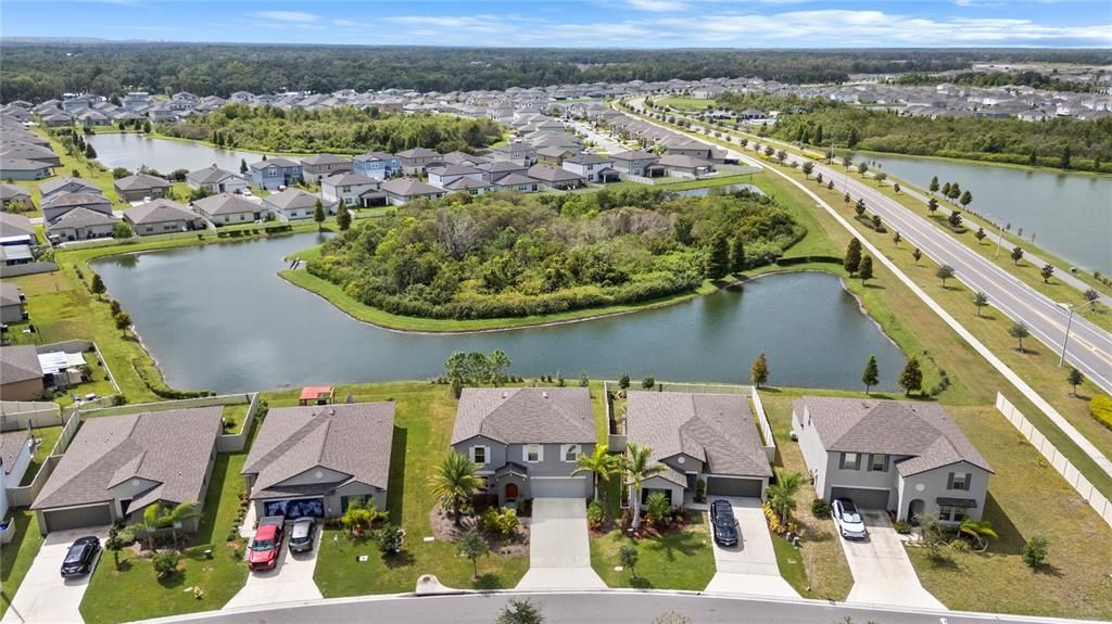 Activo con contrato: $395,000 (4 camas, 2 baños, 2655 Pies cuadrados)