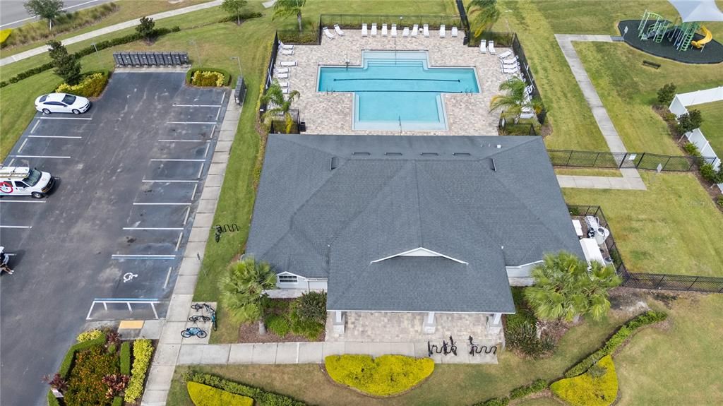 Activo con contrato: $395,000 (4 camas, 2 baños, 2655 Pies cuadrados)