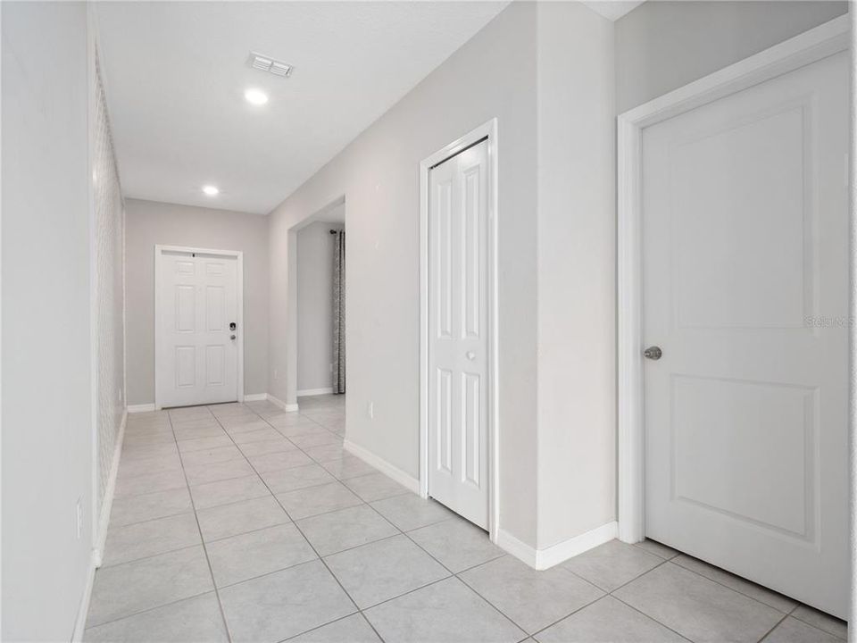 Activo con contrato: $395,000 (4 camas, 2 baños, 2655 Pies cuadrados)