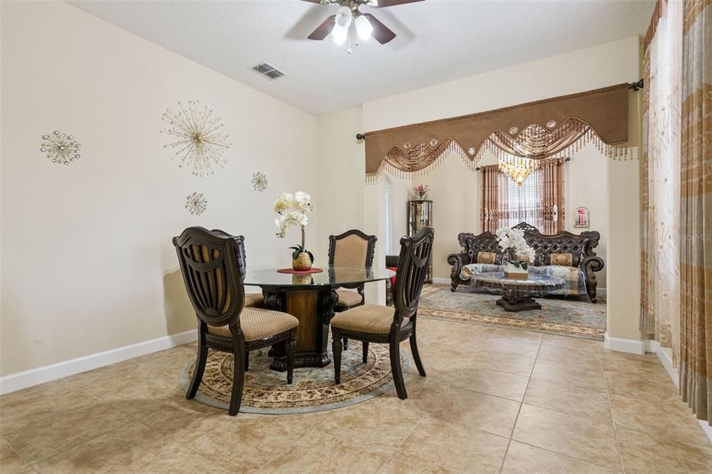 На продажу: $659,000 (5 спален, 3 ванн, 3774 Квадратных фут)