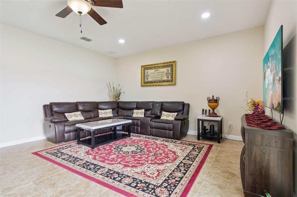 На продажу: $659,000 (5 спален, 3 ванн, 3774 Квадратных фут)