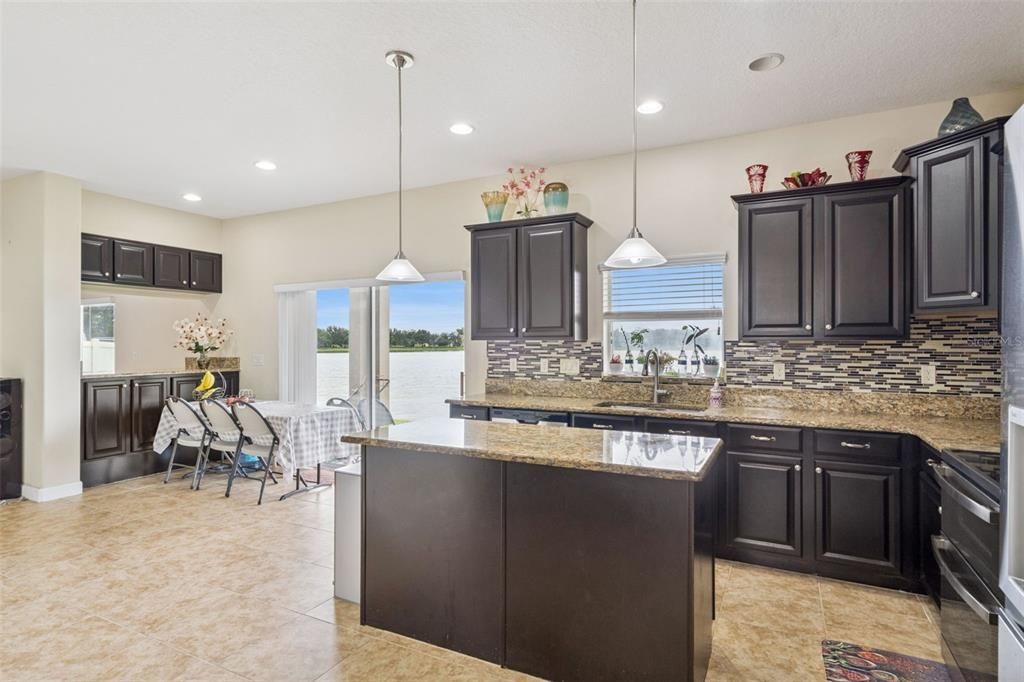 На продажу: $659,000 (5 спален, 3 ванн, 3774 Квадратных фут)