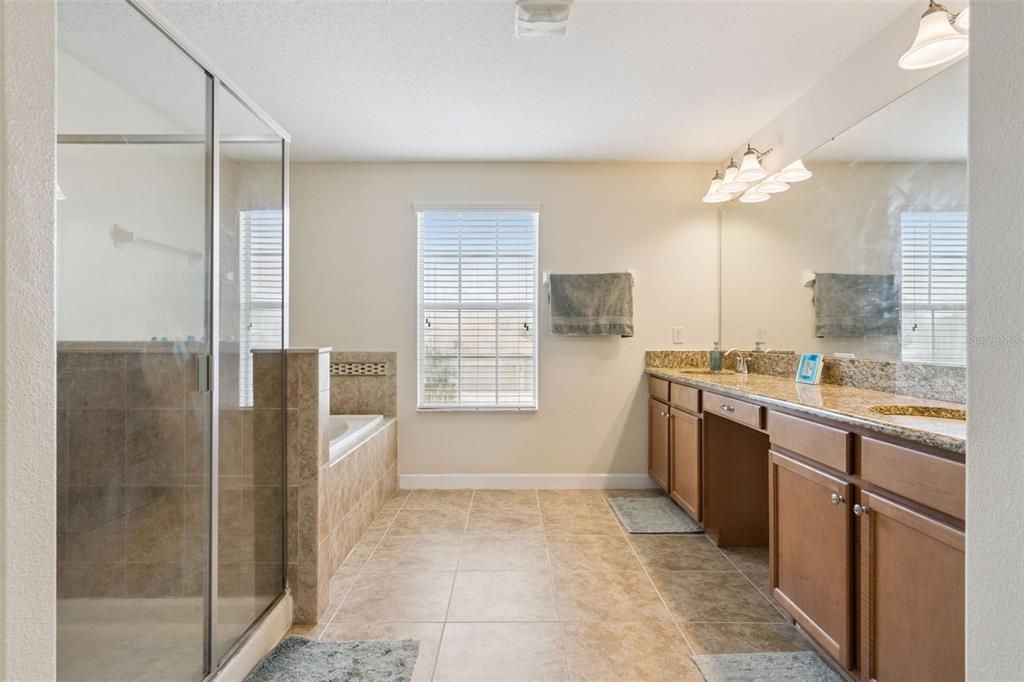 На продажу: $659,000 (5 спален, 3 ванн, 3774 Квадратных фут)