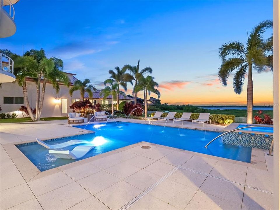 En Venta: $6,995,000 (5 camas, 4 baños, 8277 Pies cuadrados)