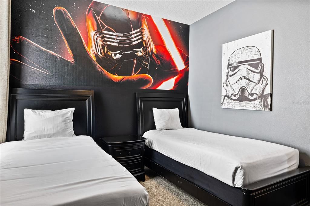 合同活跃: $674,999 (8 贝兹, 5 浴室, 3248 平方英尺)