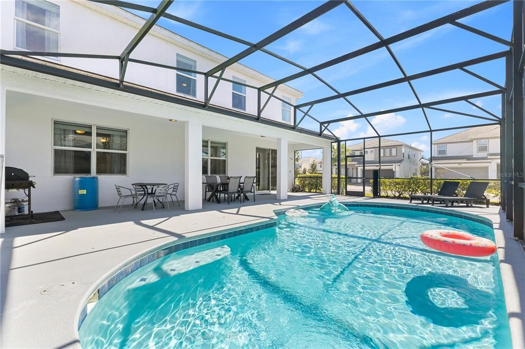 合同活跃: $674,999 (8 贝兹, 5 浴室, 3248 平方英尺)