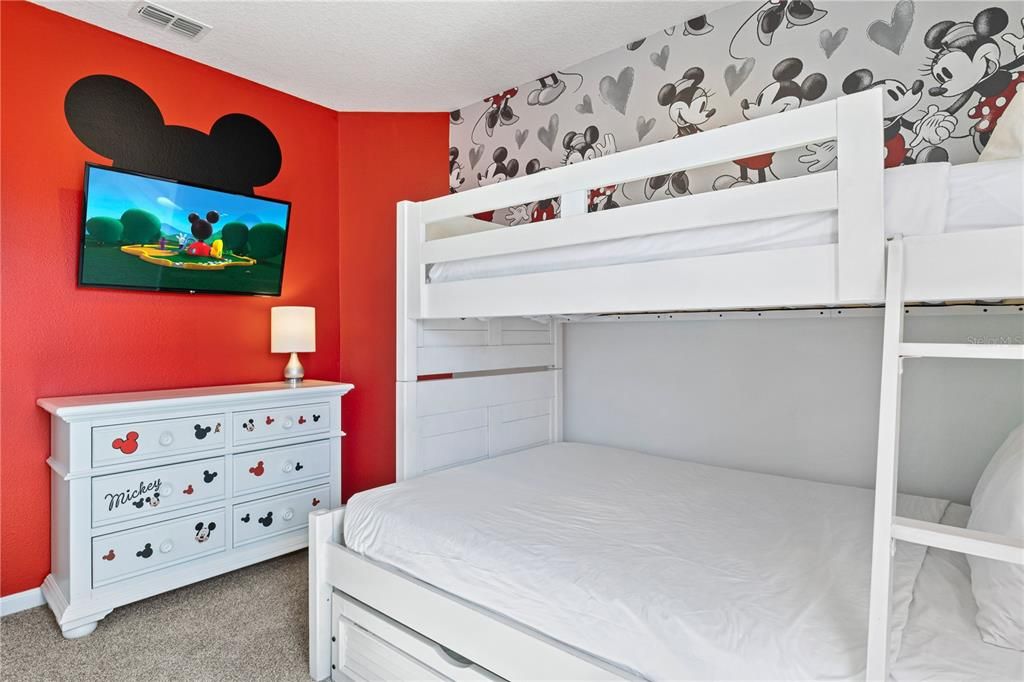 合同活跃: $674,999 (8 贝兹, 5 浴室, 3248 平方英尺)