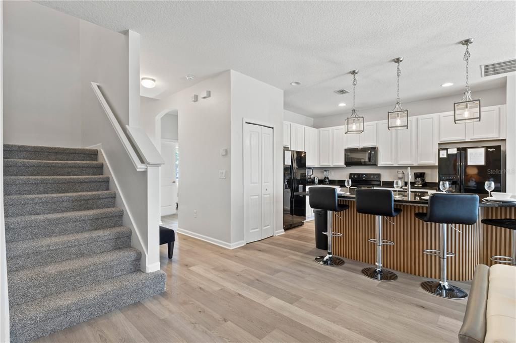 合同活跃: $674,999 (8 贝兹, 5 浴室, 3248 平方英尺)