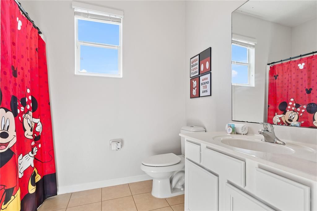 合同活跃: $674,999 (8 贝兹, 5 浴室, 3248 平方英尺)