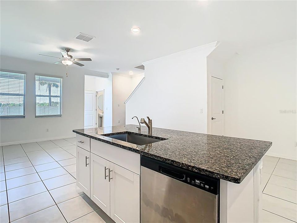 На продажу: $275,000 (3 спален, 2 ванн, 1597 Квадратных фут)