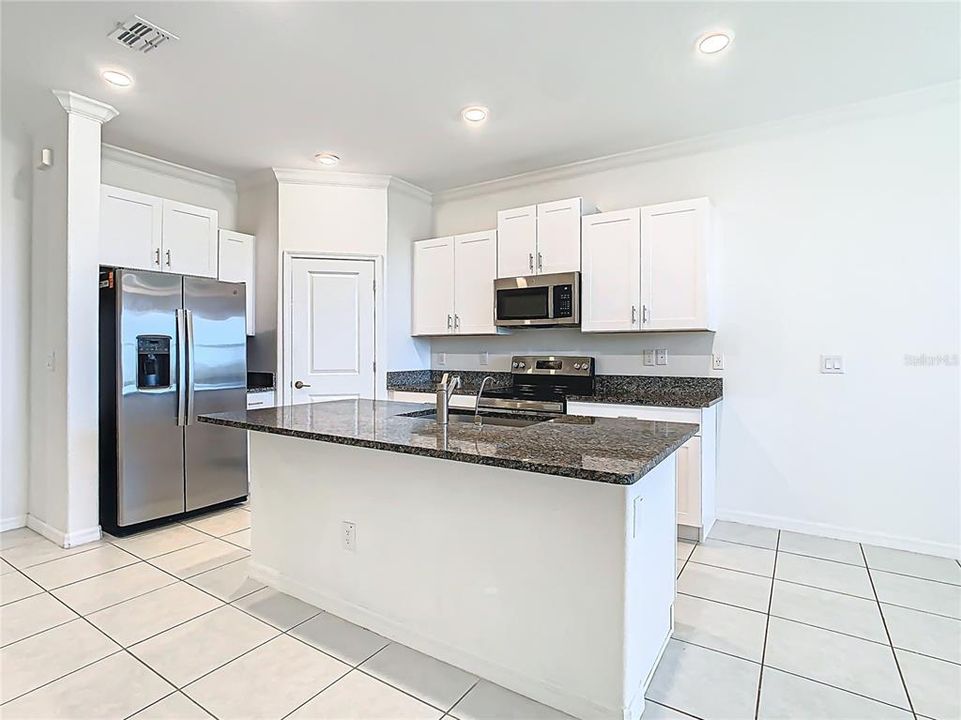 На продажу: $275,000 (3 спален, 2 ванн, 1597 Квадратных фут)