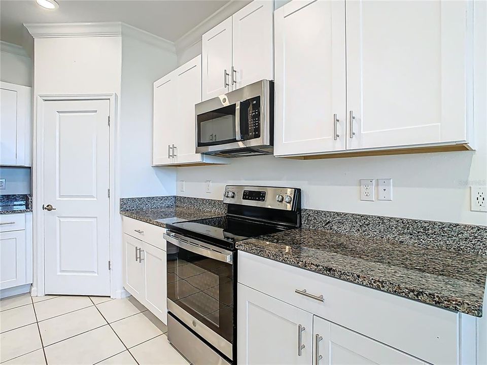 На продажу: $275,000 (3 спален, 2 ванн, 1597 Квадратных фут)