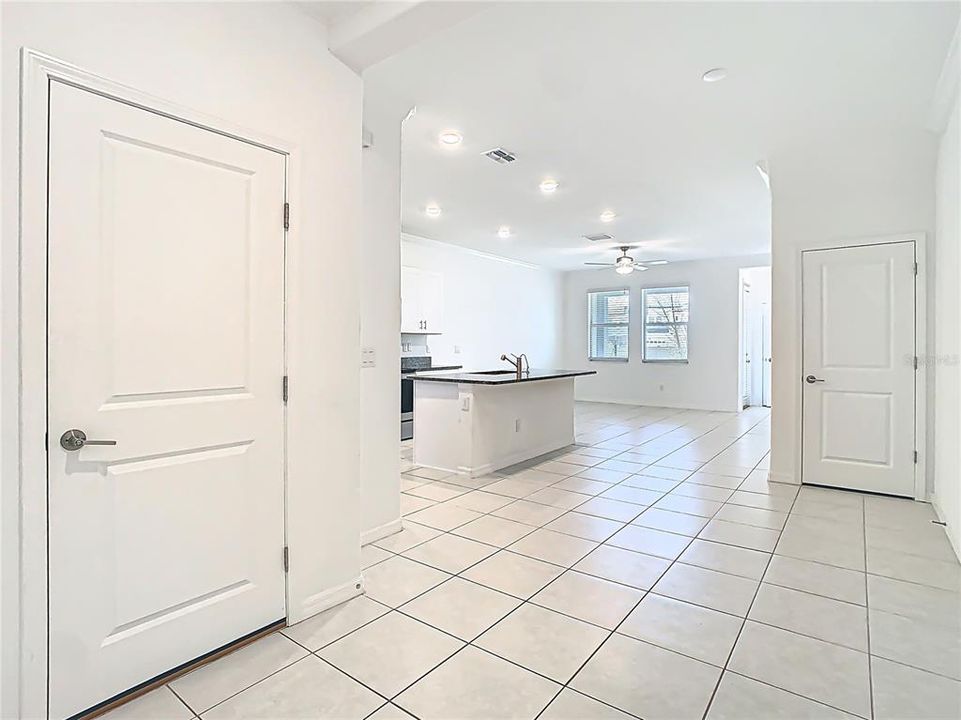 На продажу: $275,000 (3 спален, 2 ванн, 1597 Квадратных фут)