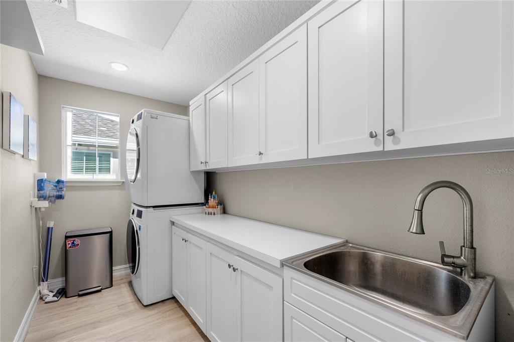 Active With Contract: $1,085,000 (4 beds, 3 baths, 3423 Square Feet)