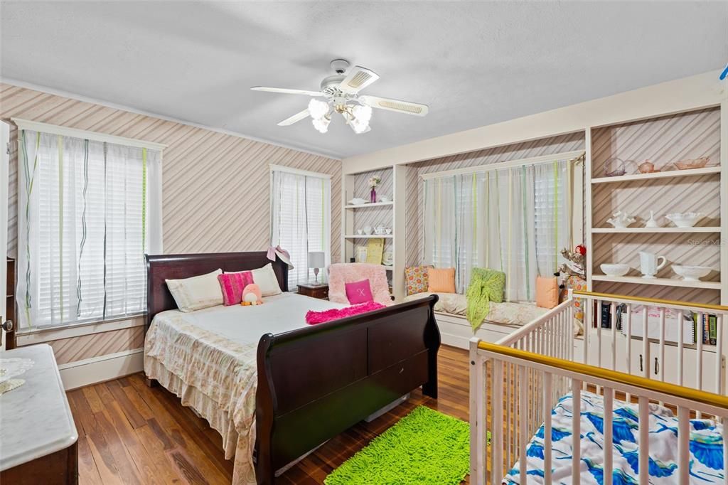 待售: $995,000 (5 贝兹, 2 浴室, 3572 平方英尺)